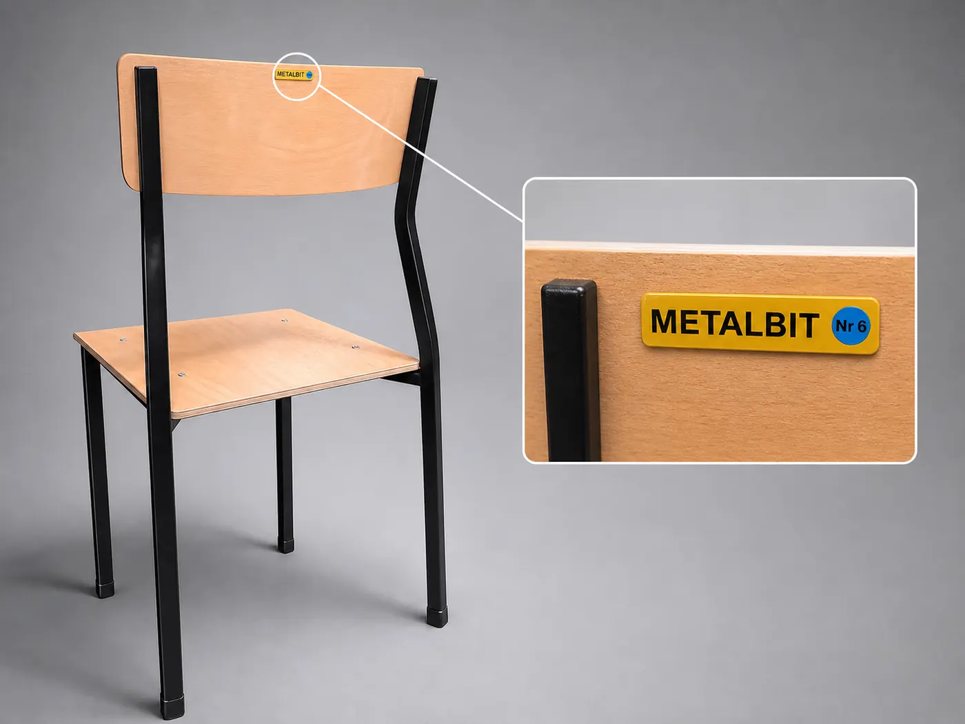 Krzesło szkolne Metalbit z widocznym oznaczeniem rozmiaru i normy